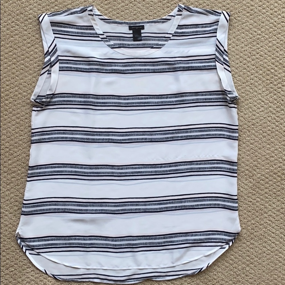 ANN TAYLOR shirt. Size L.